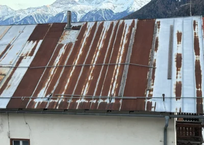Bild Gutachten über ein fehlerhaftes Blechdach und Setzungsrisse im Bereich der Strasse (Laatsch-Südtirol) 1